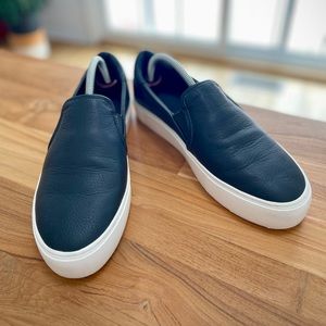 UGG Women's Alameda Slip on Sneaker -size US 10